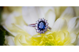 5 Beautiful Diamond & Sapphire Engagement Ring Designs 