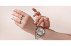How to wear a tennis bracelet with a watch